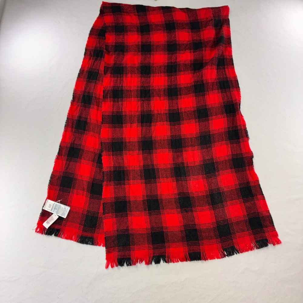 411 Gap Scarf One Size Red Black Buffalo Plaid Fringed NEW